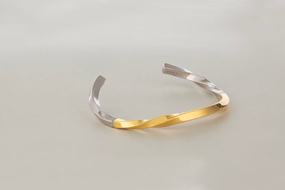 TWIRLING Wavy Twisted Bracelet